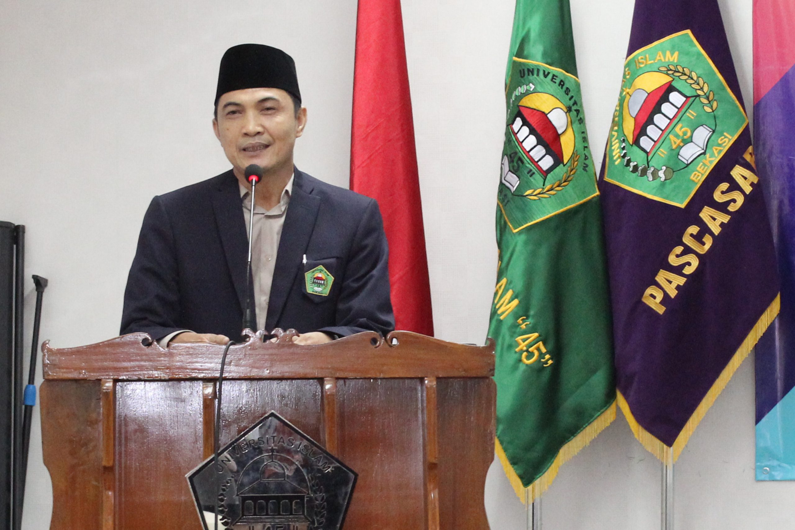 Direktur Pascasarjana Dr. Ibnu Muthi, M.Pdi