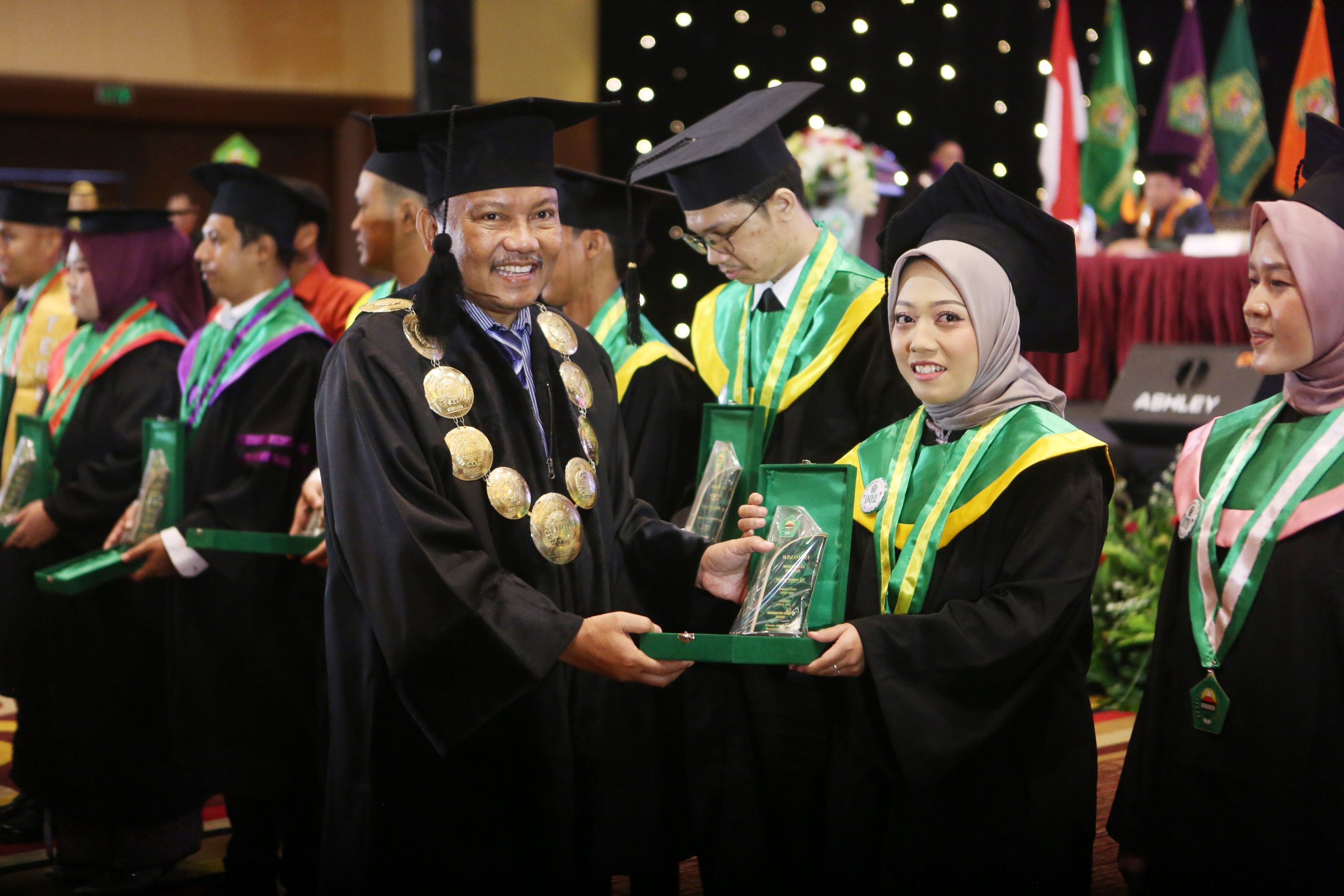 Foto 5 Wisuda 45 UNISMA Bekasi 45