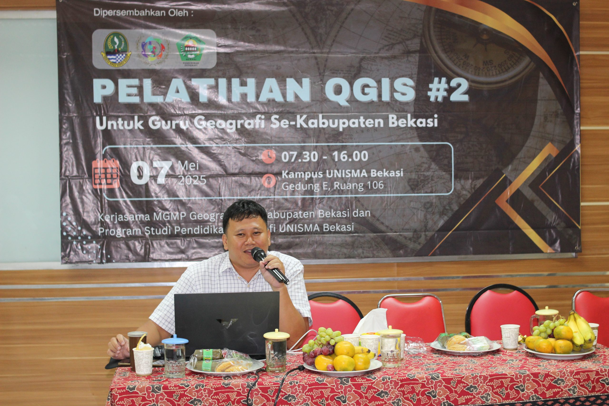 PELATIHAN QGIS #2 - KERJASAMA MGMP GEOGRAFI SMA KABUPATEN BEKASI DAN PROGRAM STUDI PENDIDIKAN GEOGRAFI UNISMA BEKASI kuliah di bekasi kampus bekasi (1)