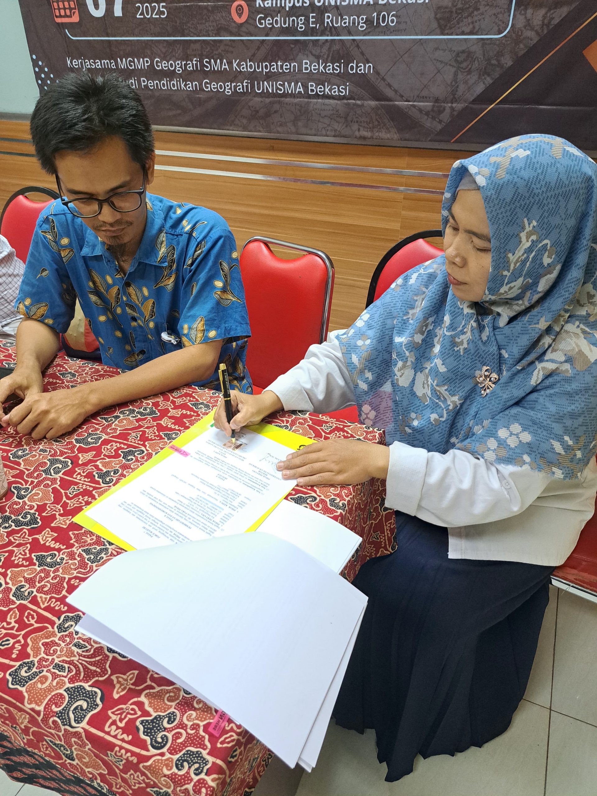 PELATIHAN QGIS #2 - KERJASAMA MGMP GEOGRAFI SMA KABUPATEN BEKASI DAN PROGRAM STUDI PENDIDIKAN GEOGRAFI UNISMA BEKASI kuliah di bekasi kampus bekasi (2)