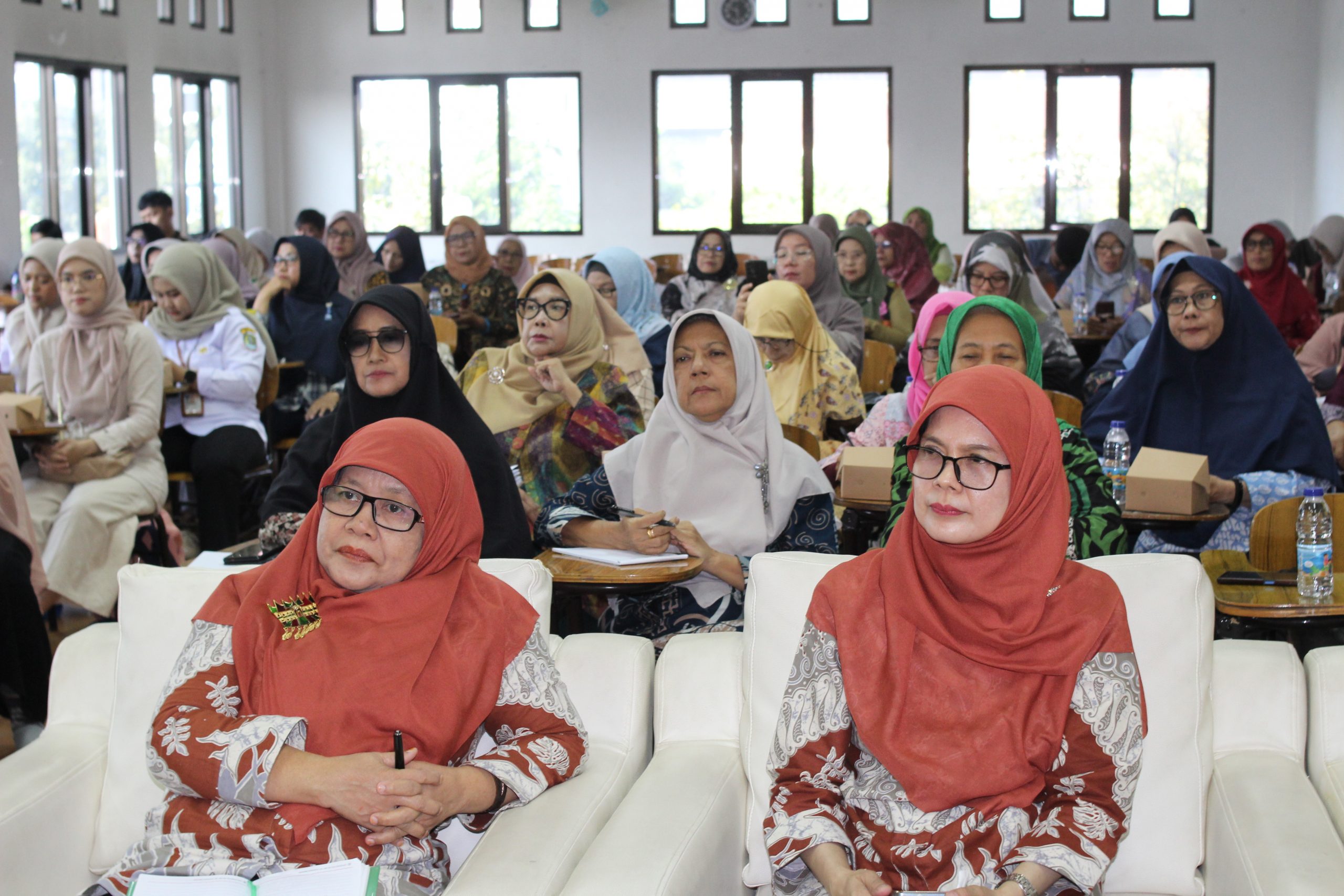 Seminar Makanan Halal UNISMA Bekasi Edukasi untuk Ibu Cerdas dan Peran Kampus dalam Pendidikan di Bekasi (6)