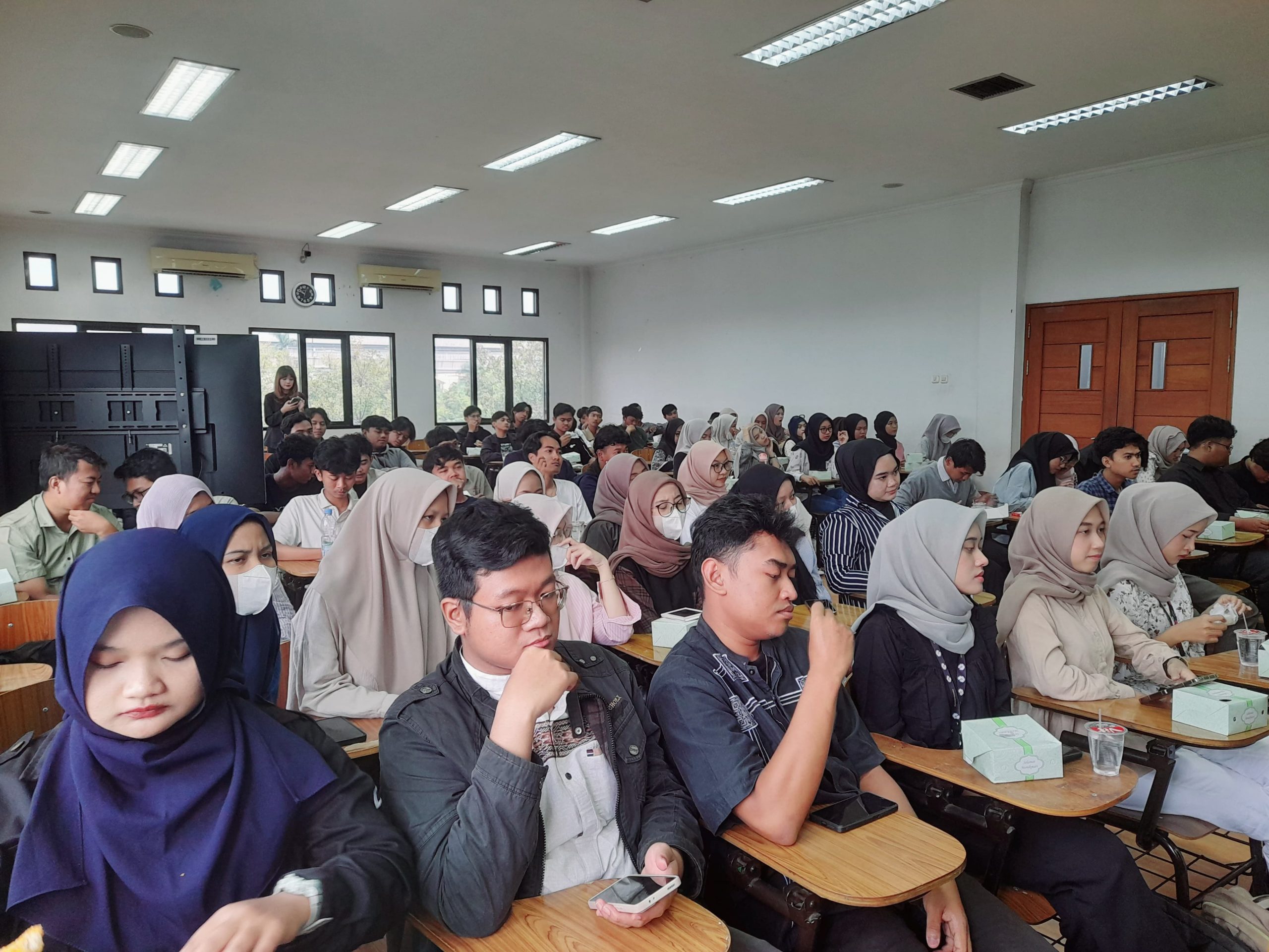 UNISMA Bekasi Gelar Seminar KWU 2025 Dorong Mahasiswa Kampus Bekasi Jadi Wirausahawan Digital (1)