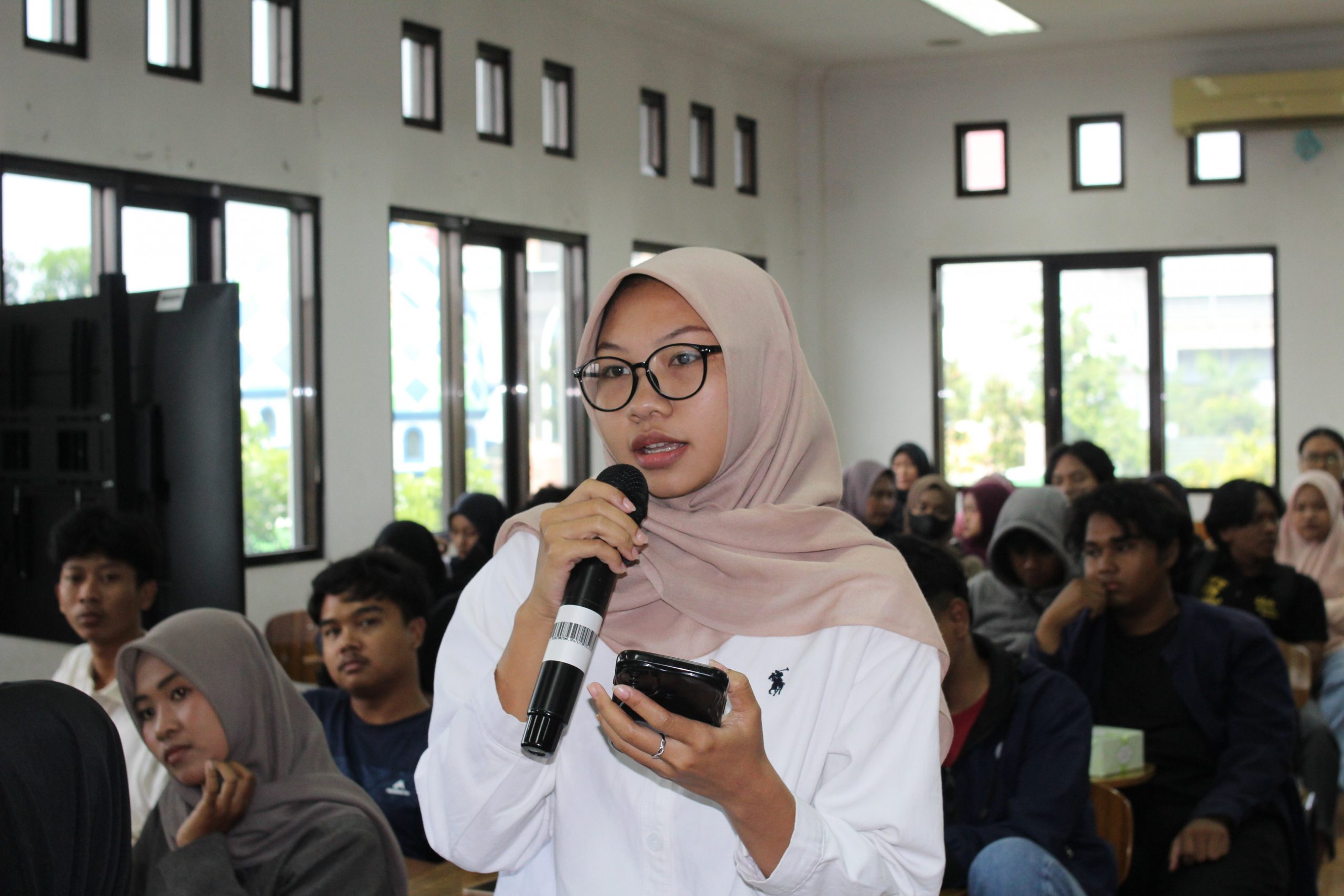 UNISMA Bekasi Gelar Seminar KWU 2025 Dorong Mahasiswa Kampus Bekasi Jadi Wirausahawan Digital (10)