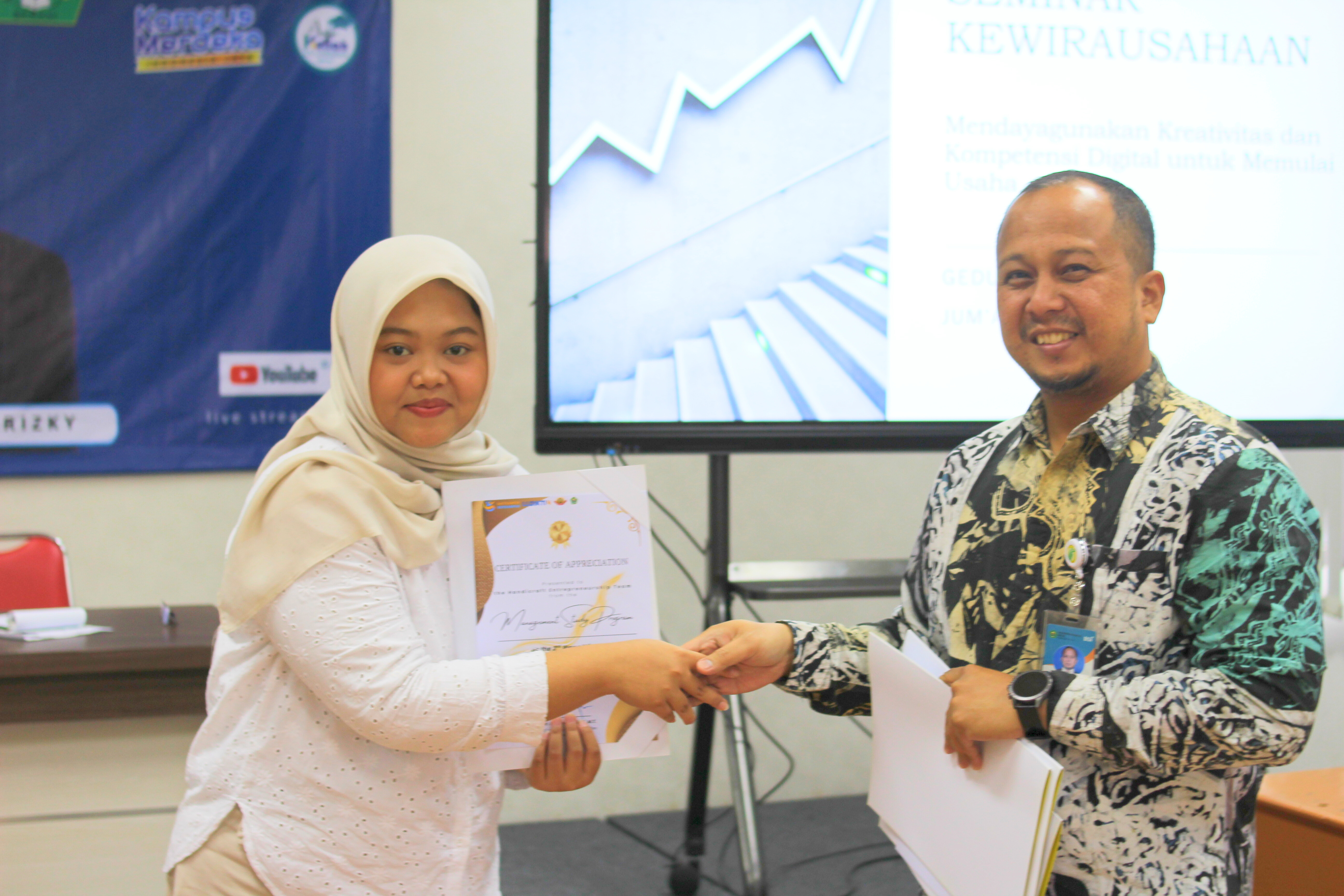 UNISMA Bekasi Gelar Seminar KWU 2025 Dorong Mahasiswa Kampus Bekasi Jadi Wirausahawan Digital (4)e2