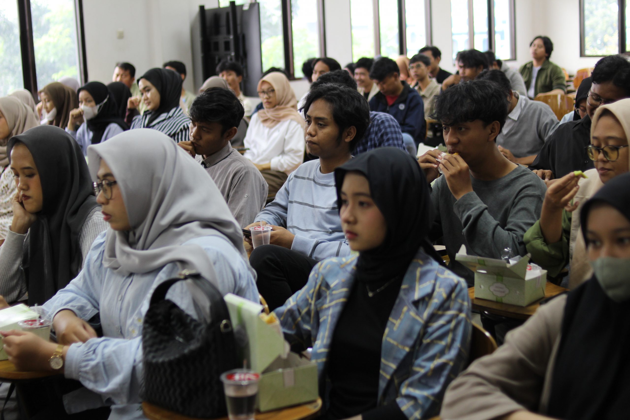 UNISMA Bekasi Gelar Seminar KWU 2025 Dorong Mahasiswa Kampus Bekasi Jadi Wirausahawan Digital (5)