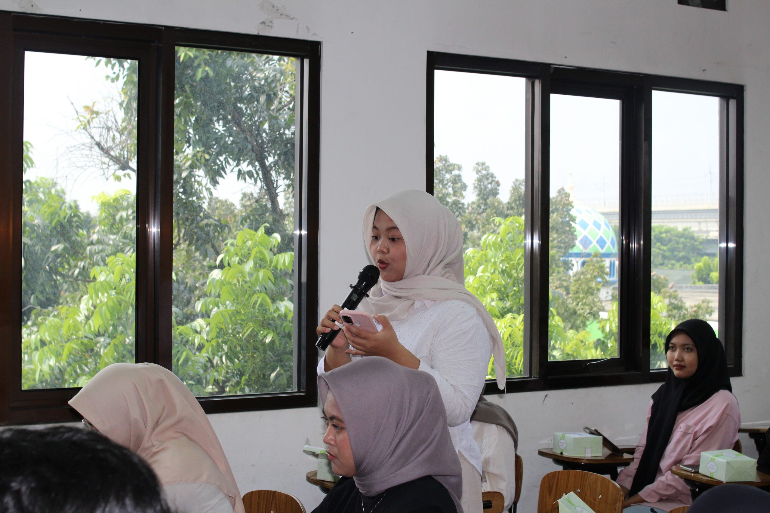 UNISMA Bekasi Gelar Seminar KWU 2025 Dorong Mahasiswa Kampus Bekasi Jadi Wirausahawan Digital (8)