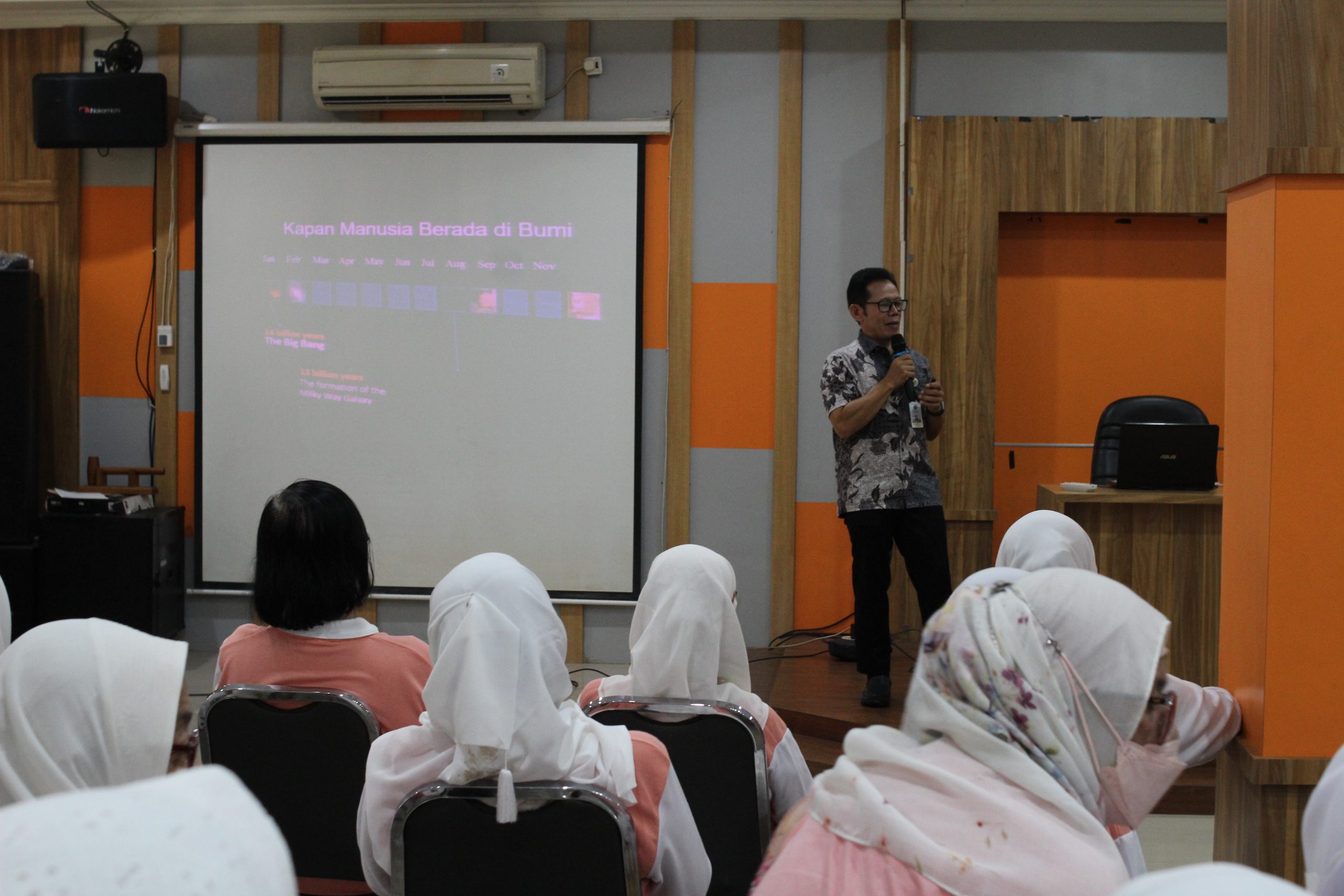 UNISMA Bekasi dan Sekolah Lansia Gelar Edukasi Peduli Lingkungan di Gedung KONI Kota Bekasi (1)