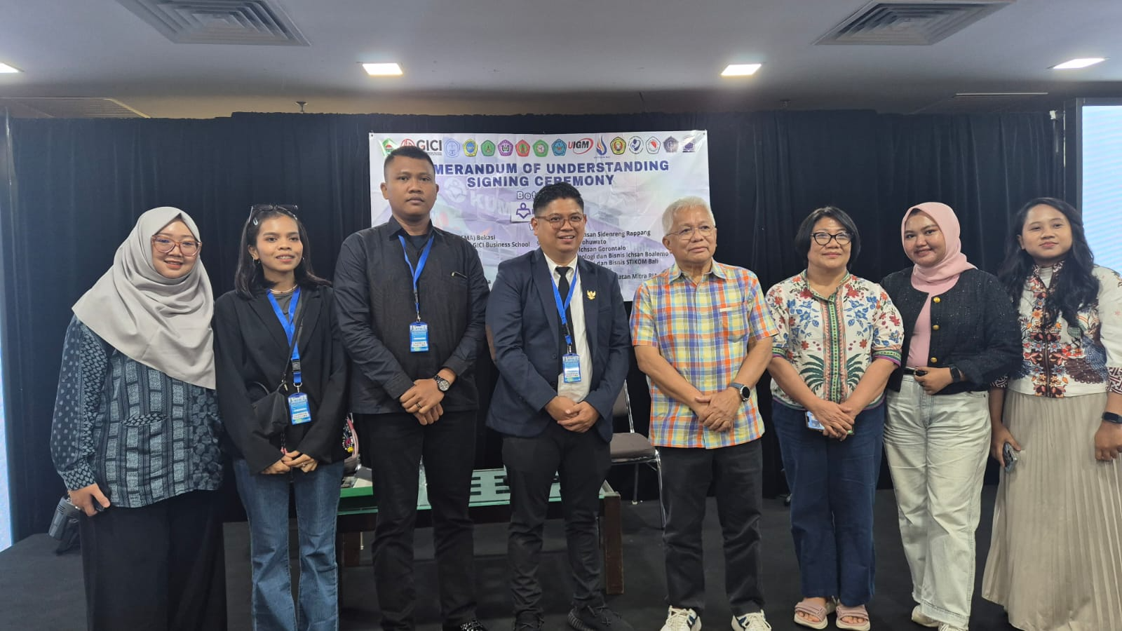 Foto Bersama CEO Karangkraf dan STIE GICI Business School