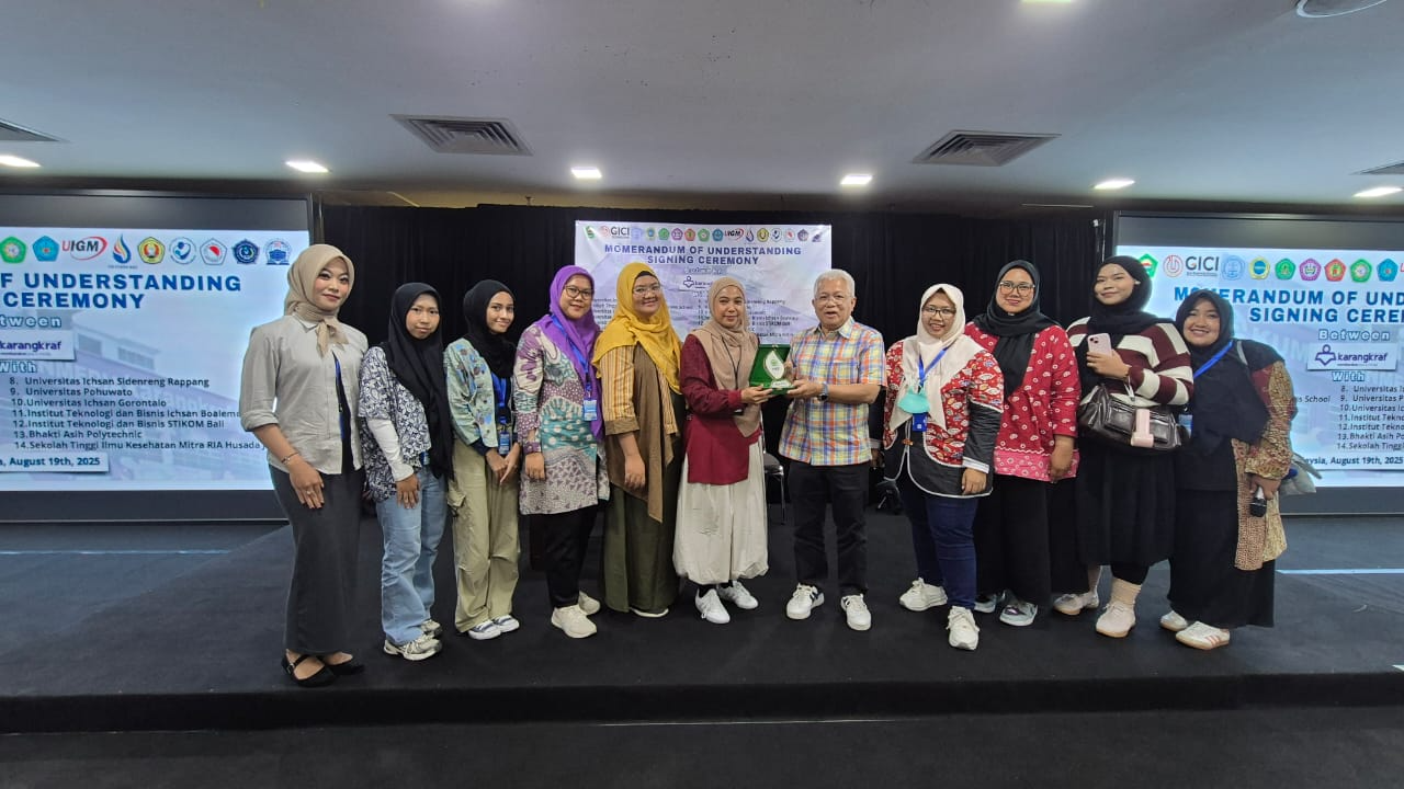 Penyerahan Plakat UNISMA Bekasi dengan CEO Karangkraf