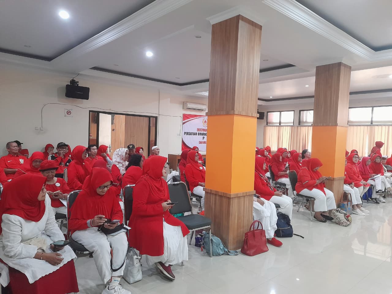 SEKOLAH LANSIA DI KOTA BEKASI MEMBAHAS CARA MENGELOLA KEUANGAN DI MASA TUA (1) SEKOLAH LANSIA DI KOTA BEKASI MEMBAHAS CARA MENGELOLA KEUANGAN DI MASA TUA (1)