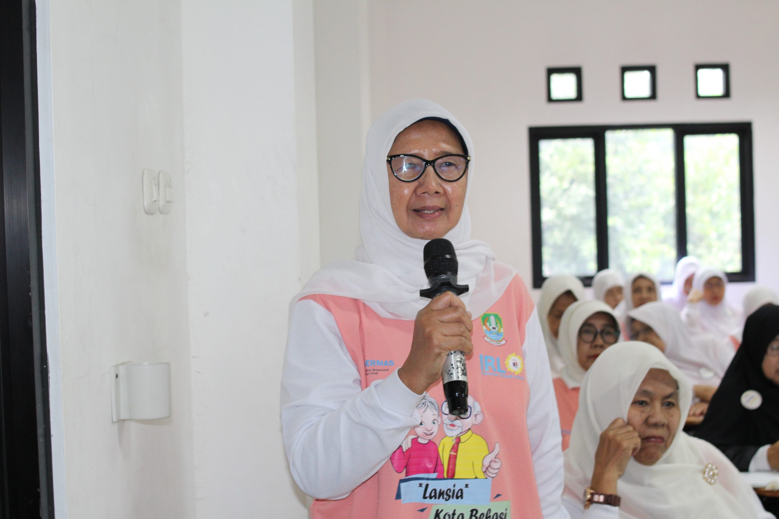 Sekolah Lansia BERSINAR Kota Bekasi bersama UPTD Pengendalian Penduduk Kec. Bekasi Selatan Gelar Edukasi Makanan Bergizi Kesehatan Lansia di kampus UNISMA Bekasi (12)