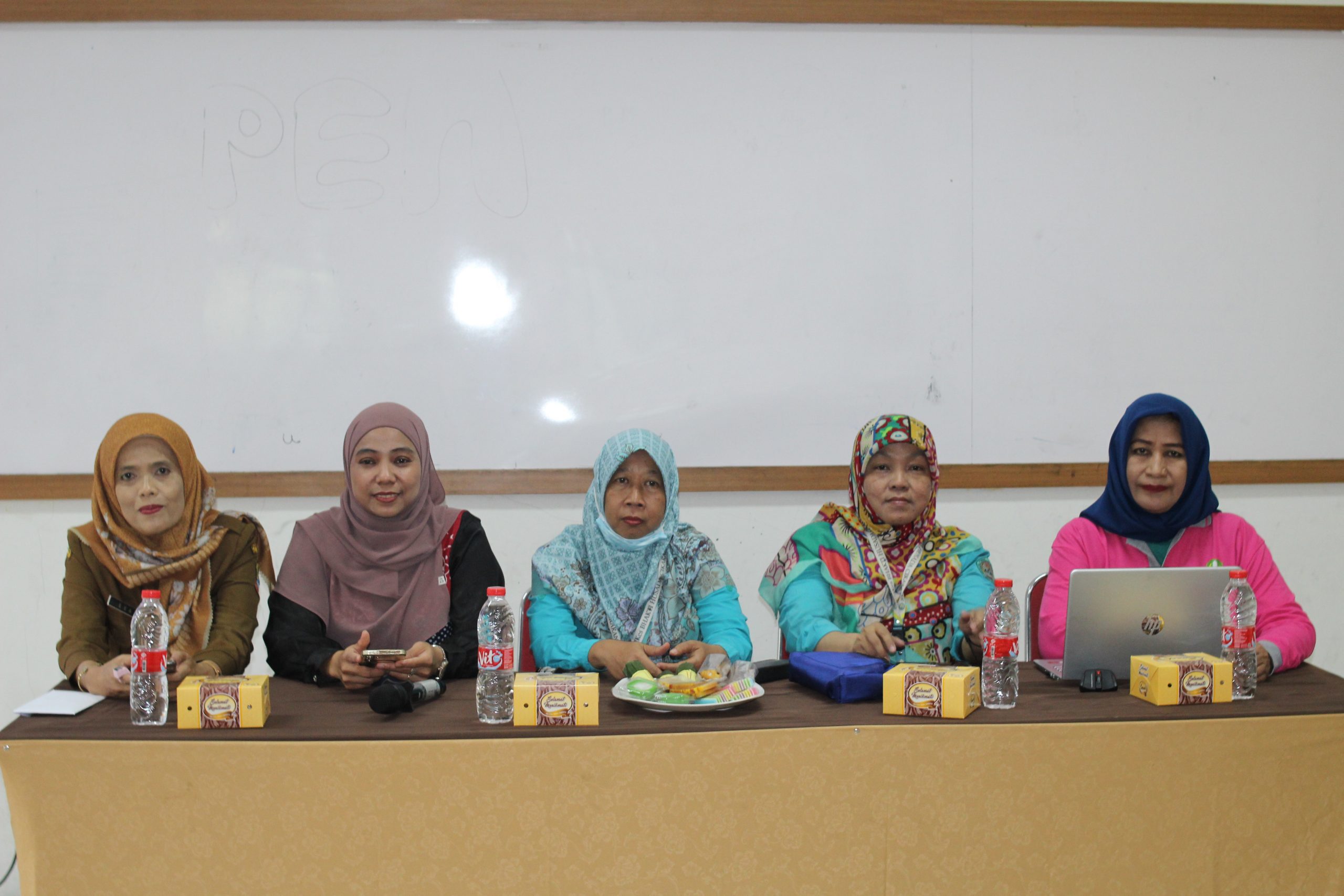 Sekolah Lansia BERSINAR Kota Bekasi bersama UPTD Pengendalian Penduduk Kec. Bekasi Selatan Gelar Edukasi Makanan Bergizi Kesehatan Lansia di kampus UNISMA Bekasi (3)