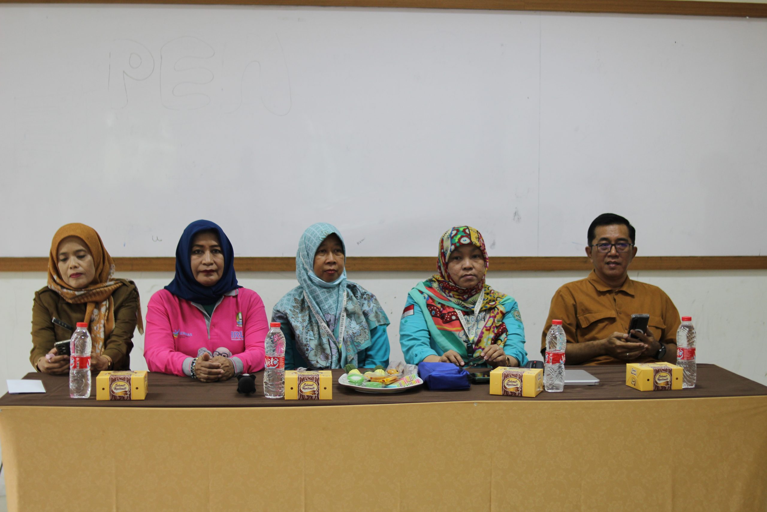 Sekolah Lansia BERSINAR Kota Bekasi bersama UPTD Pengendalian Penduduk Kec. Bekasi Selatan Gelar Edukasi Makanan Bergizi Kesehatan Lansia di kampus UNISMA Bekasi (4)