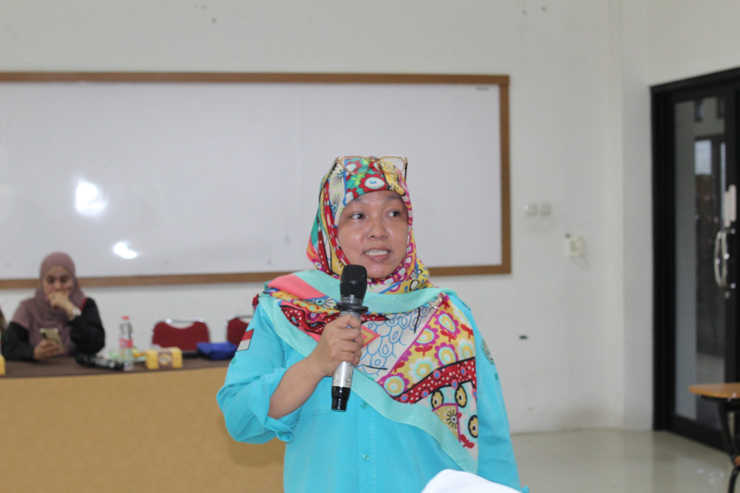 Sekolah Lansia BERSINAR Kota Bekasi bersama UPTD Pengendalian Penduduk Kec. Bekasi Selatan Gelar Edukasi Makanan Bergizi Kesehatan Lansia di kampus UNISMA Bekasi (7)
