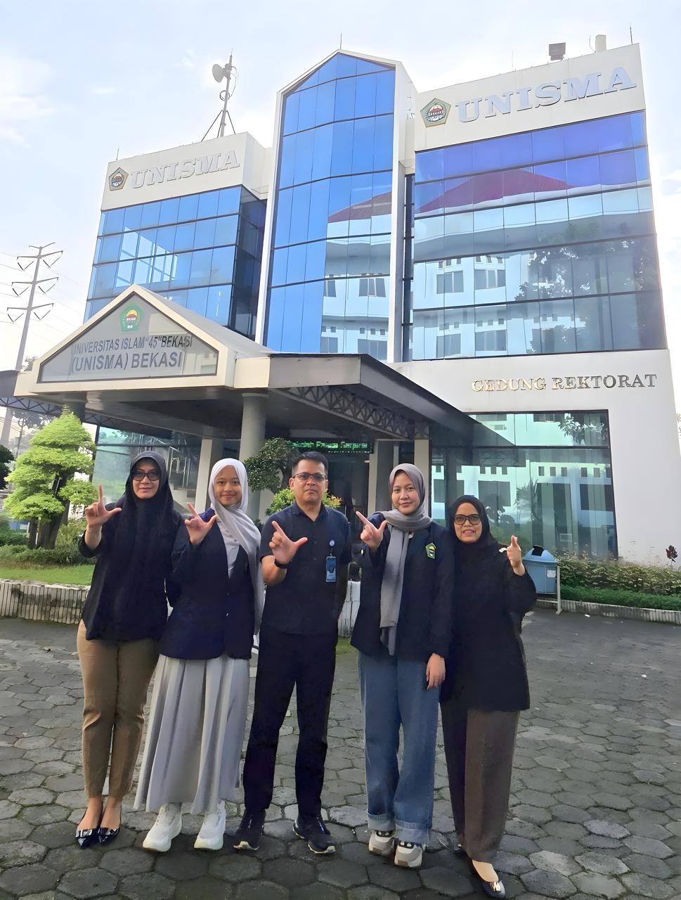 Dua-mahasiswa-Universitas-Islam-45-Universitas-Muhammadiyah-Indonesia-resmi-berangkat-mengikuti-Ahmad-Dahlan-International-Youth-Camp-ADIYC-2025-di-Yogyakarta-12