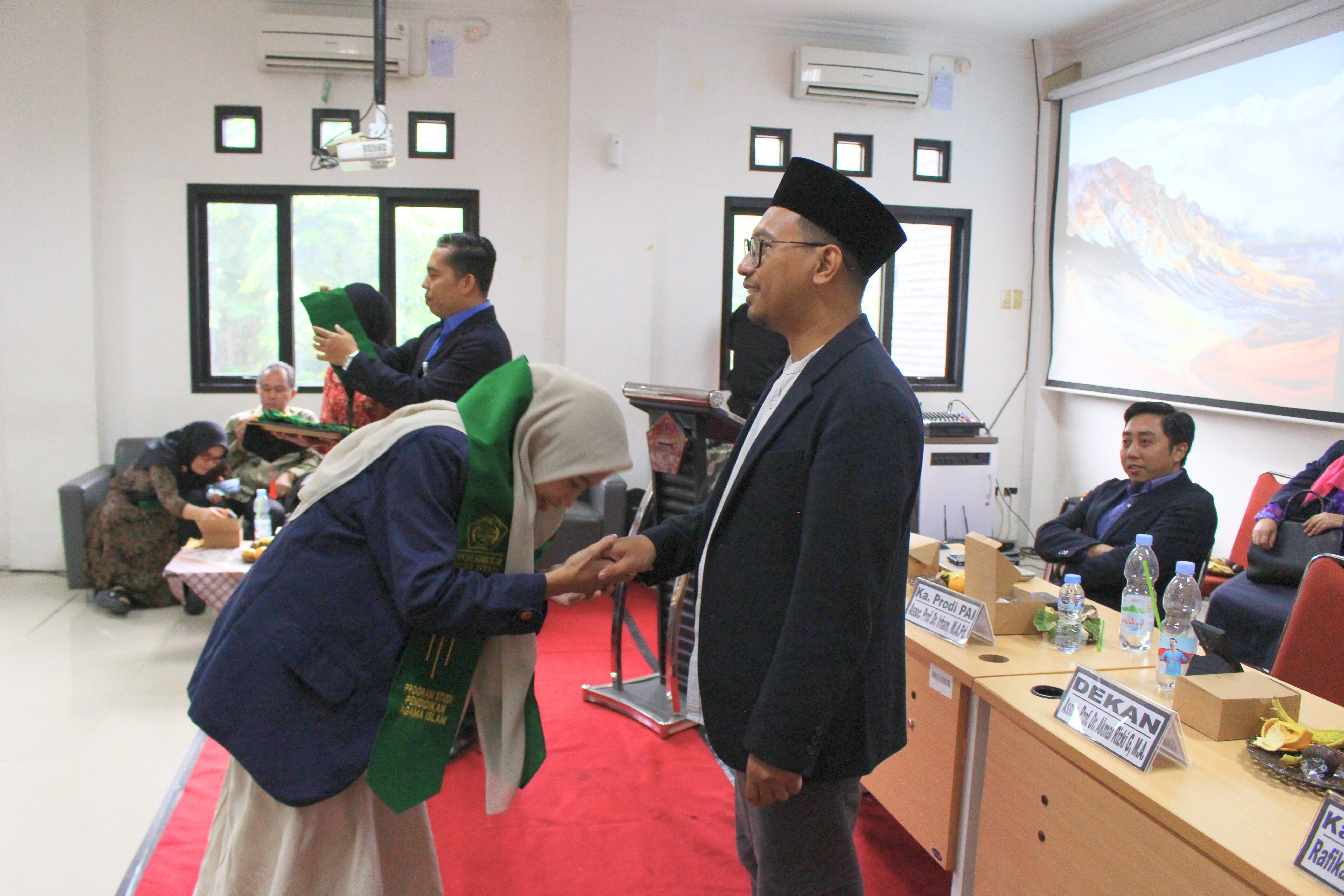 FAI UNISMA Bekasi Gelar Pelepasan dan Pembekalan Alumni PAI Jelang Wisuda 2025 FAI UNISMA Bekasi Gelar Pelepasan dan Pembekalan Alumni Jelang Wisuda 2025 (1)