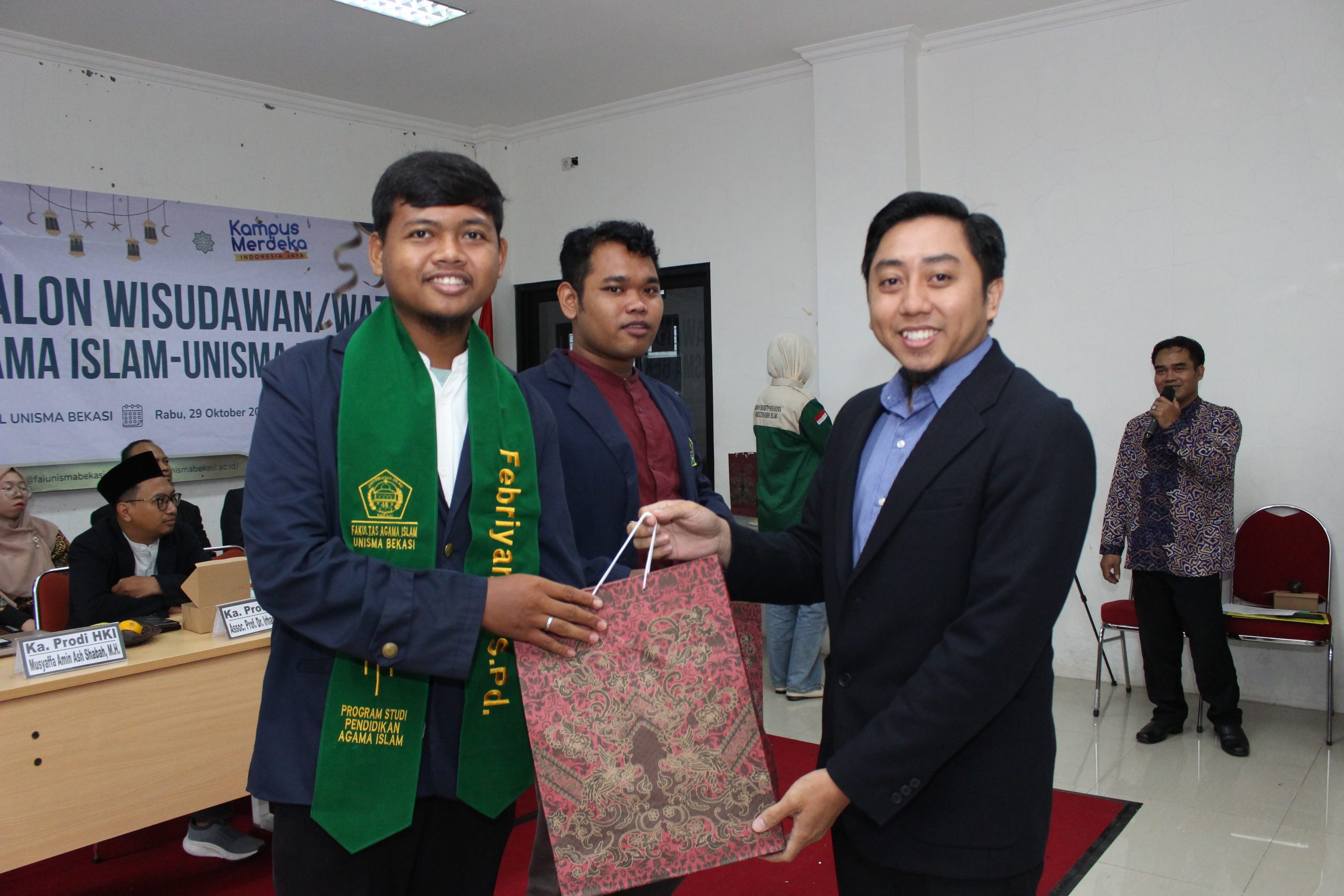 FAI UNISMA Bekasi Gelar Pelepasan dan Pembekalan Alumni PAI Jelang Wisuda 2025 FAI UNISMA Bekasi Gelar Pelepasan dan Pembekalan Alumni Jelang Wisuda 2025 (4)
