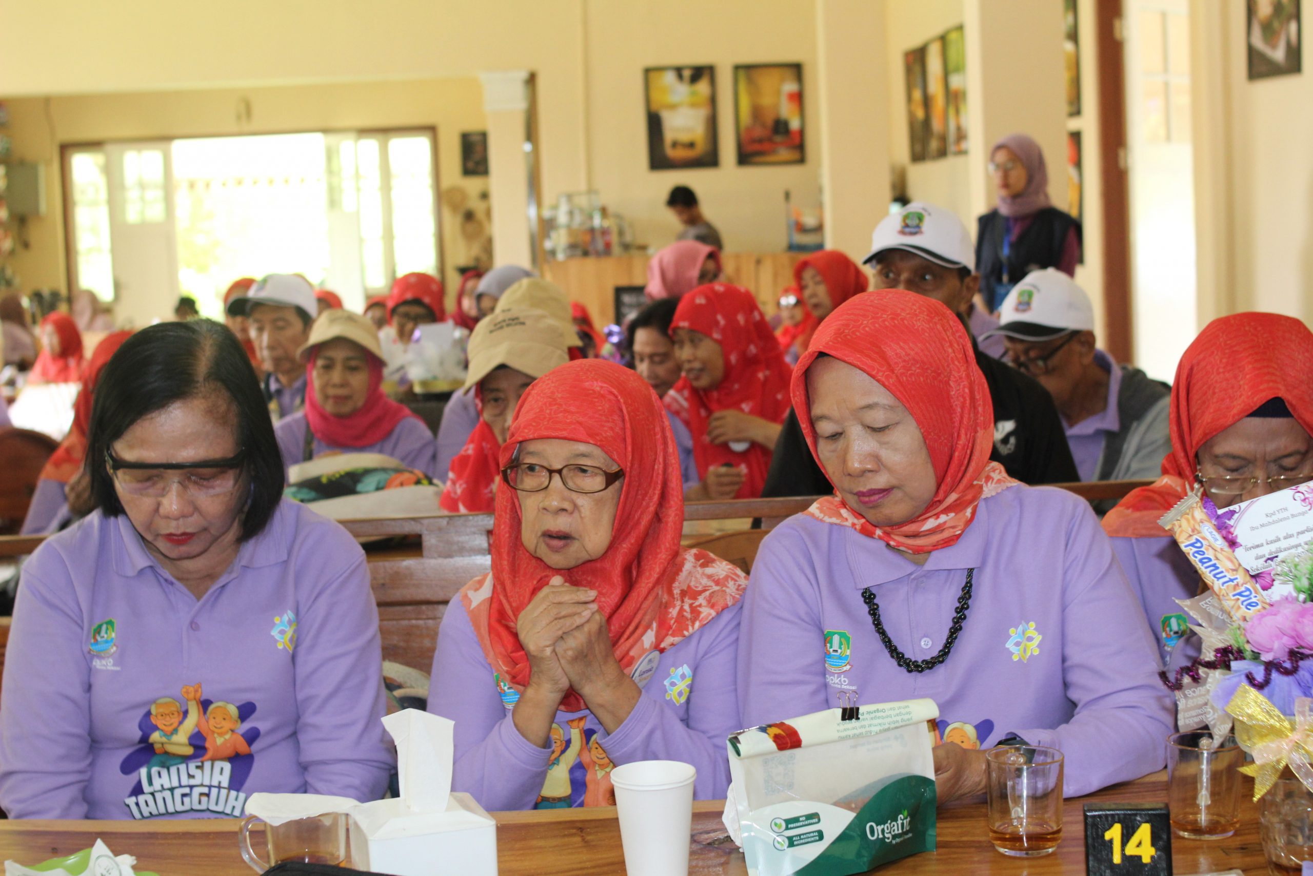 Pelepasan Sekolah Lansia Bersinar Kecamatan Bekasi Selatan Standar 2 Wujud Kebahagiaan dan Semangat Belajar di Usia Emas (2)