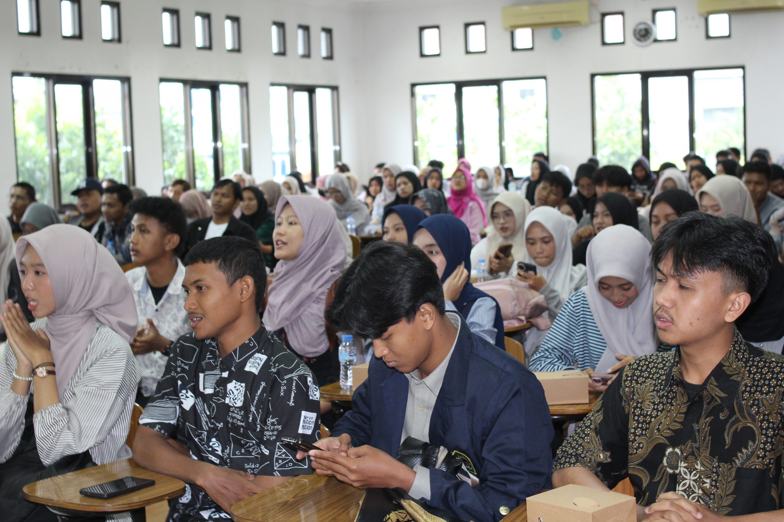 Seminar Bisnis “Prospek Bisnis bagi Gen Z” Hadirkan Wawasan Kewirausahaan bagi Mahasiswa UNISMA Bekasi (17)