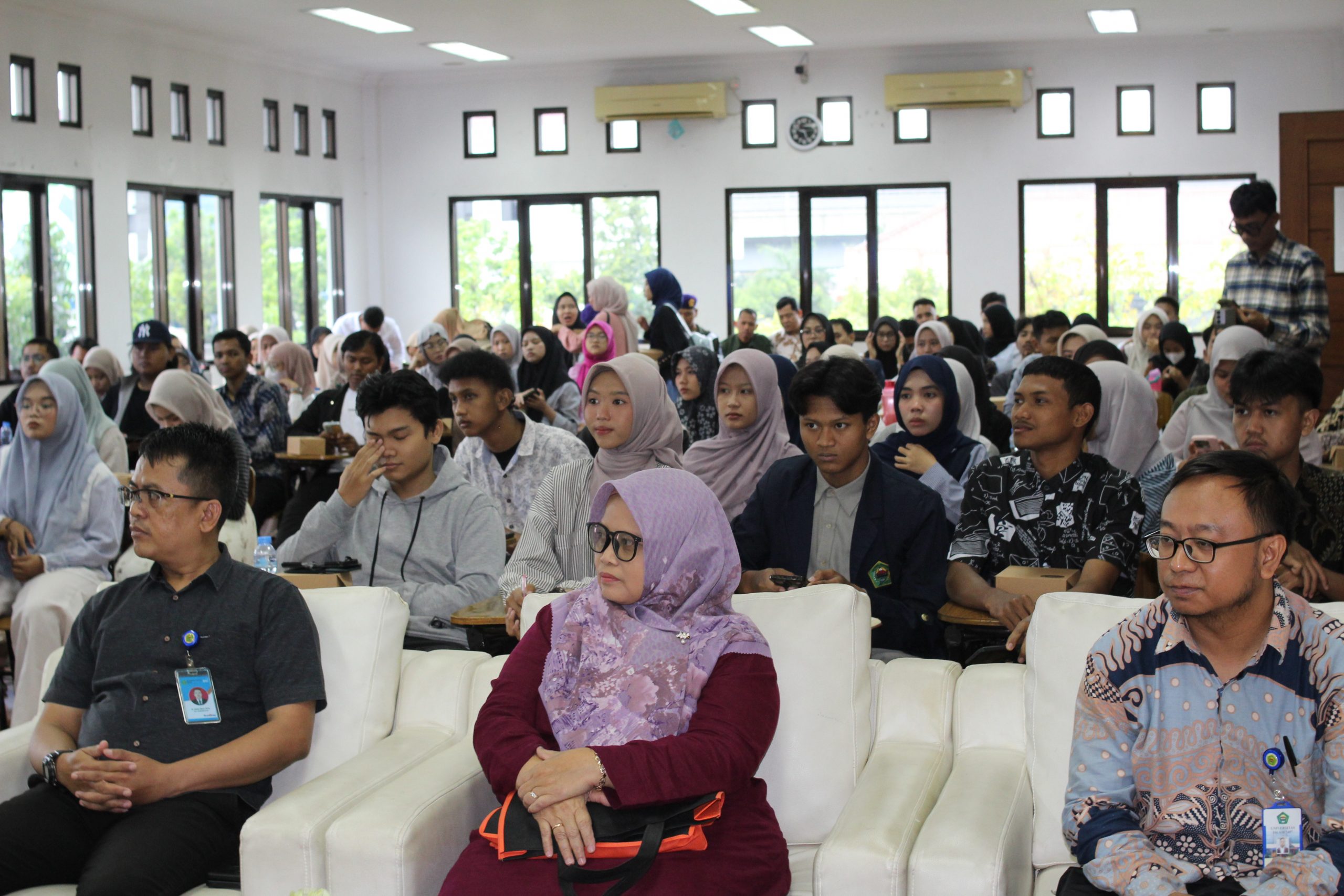 Seminar Bisnis “Prospek Bisnis bagi Gen Z” Hadirkan Wawasan Kewirausahaan bagi Mahasiswa UNISMA Bekasi (5)