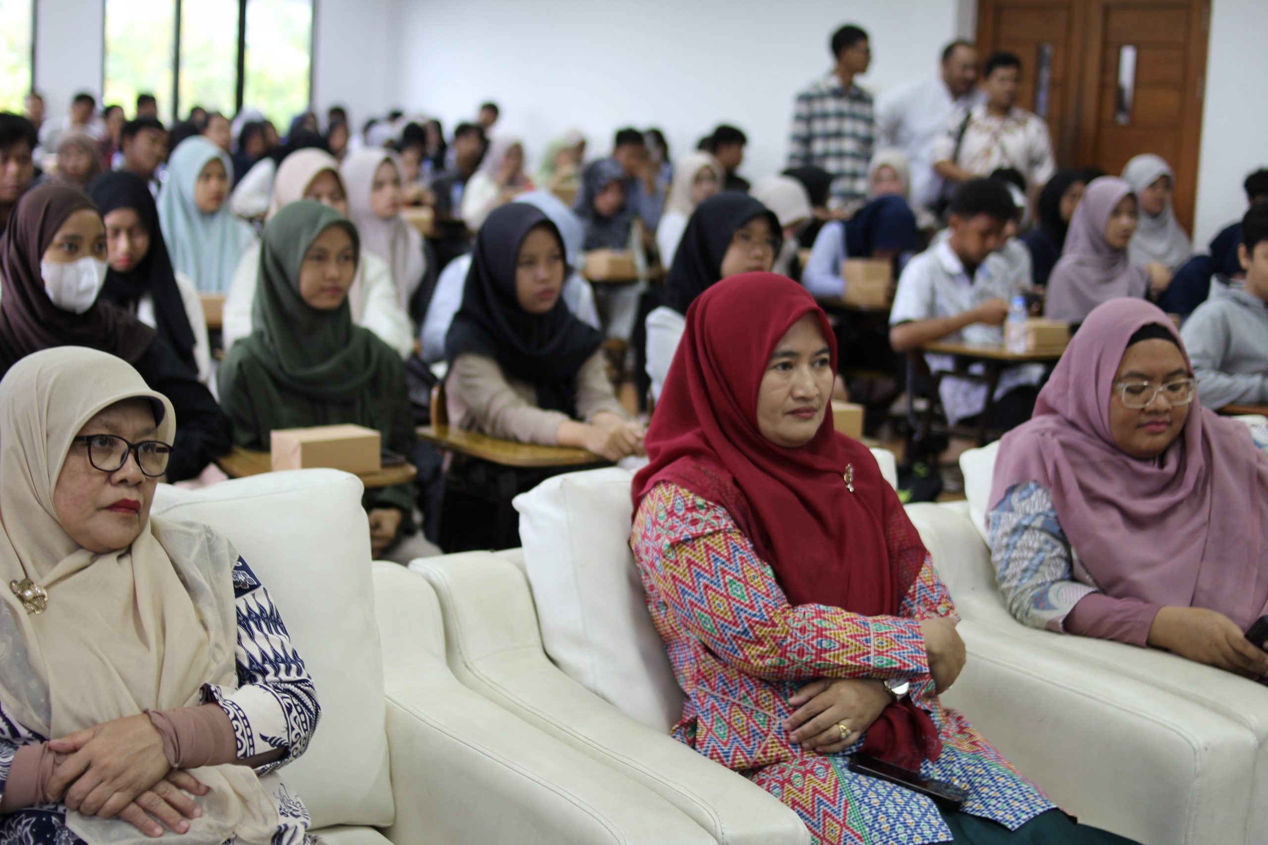 Seminar Bisnis “Prospek Bisnis bagi Gen Z” Hadirkan Wawasan Kewirausahaan bagi Mahasiswa UNISMA Bekasi (7)
