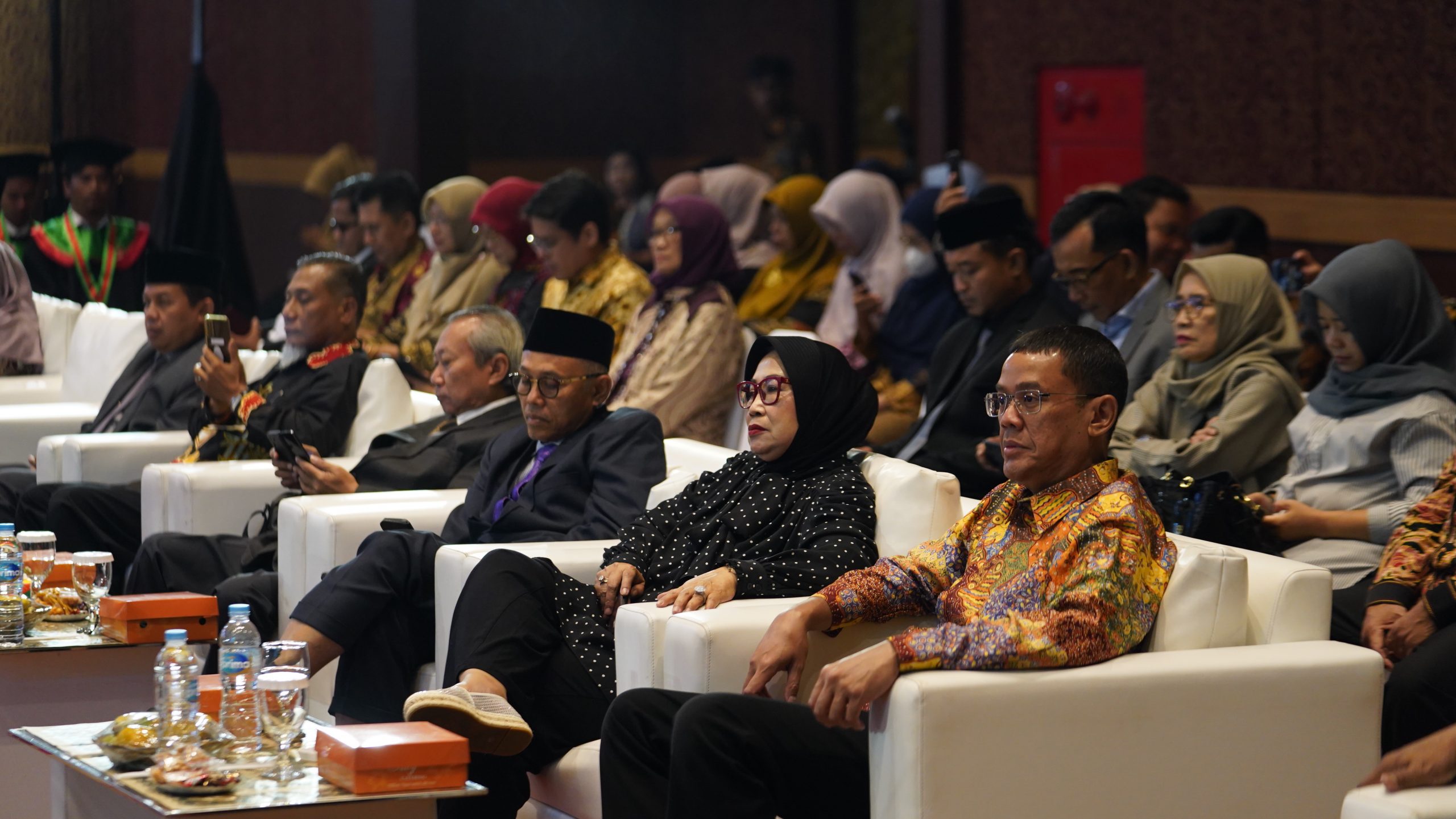 UNISMA Bekasi Gelar Wisuda ke-46 di TMII, 908 Wisudawan Siap Jadi Insan Khairu Ummah (8) UNISMA Bekasi Gelar Wisuda ke-46 di TMII, 908 Wisudawan Siap Jadi Insan Khairu Ummah (8)