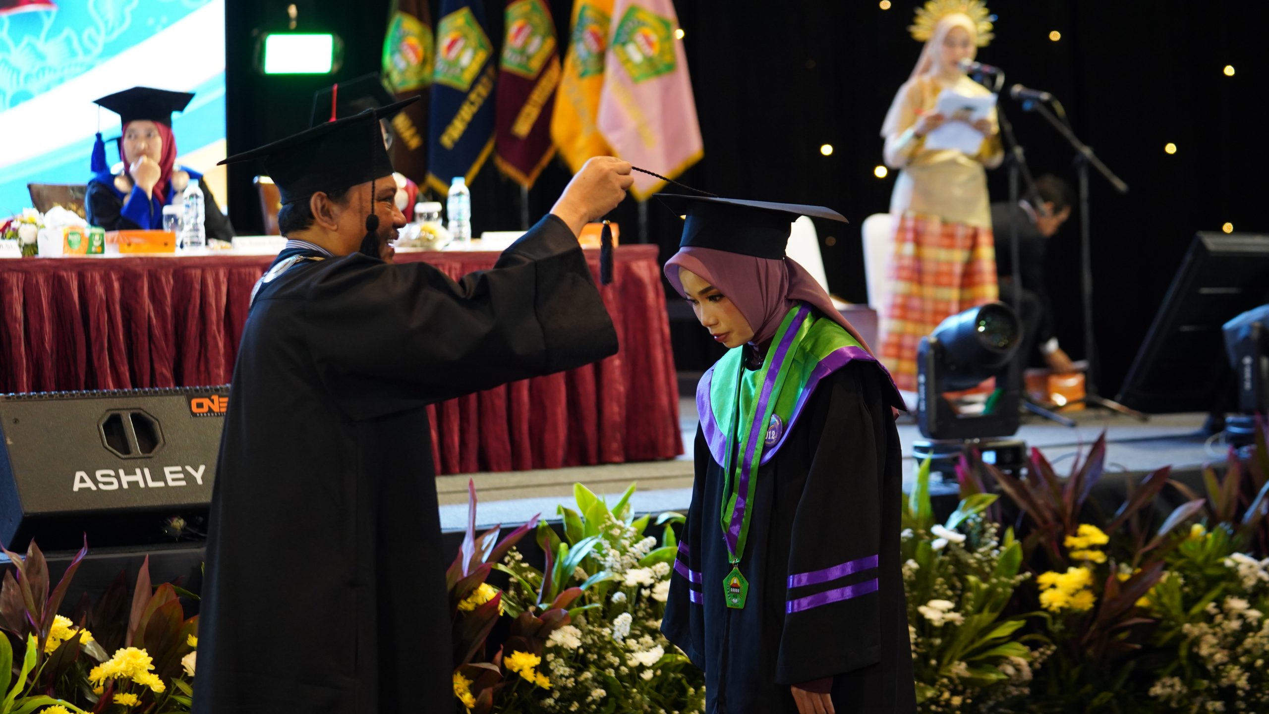 UNISMA Bekasi Gelar Wisuda ke-46 di TMII, 908 Wisudawan Siap Jadi Insan Khairu Ummah (9) UNISMA Bekasi Gelar Wisuda ke-46 di TMII, 908 Wisudawan Siap Jadi Insan Khairu Ummah (9)