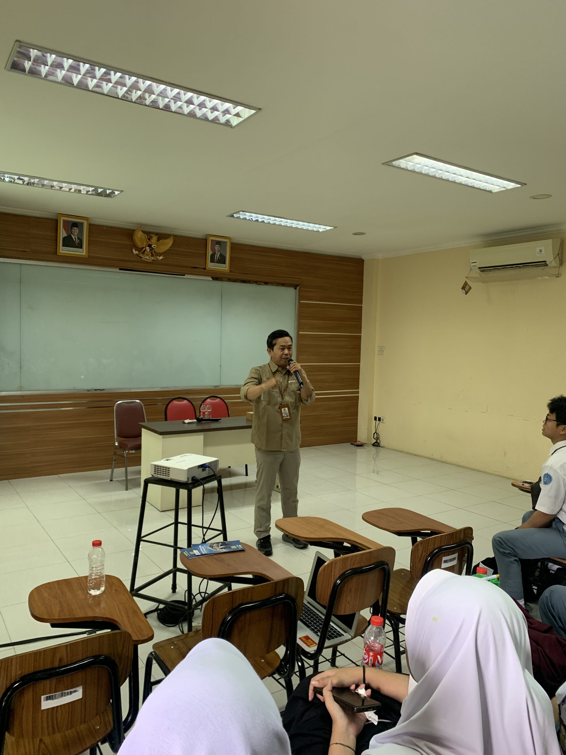 Siswa Kelas XII SMAN 20 Kota Bekasi Ikuti Visiting Class Geografi di FKIP UNISMA Bekasi (6)